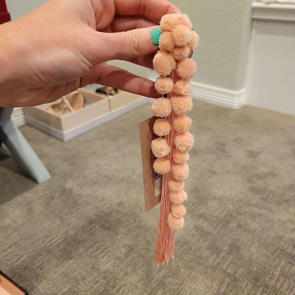 N°21 N21 Statement Pink Clip Earring - Picture 5 of 7